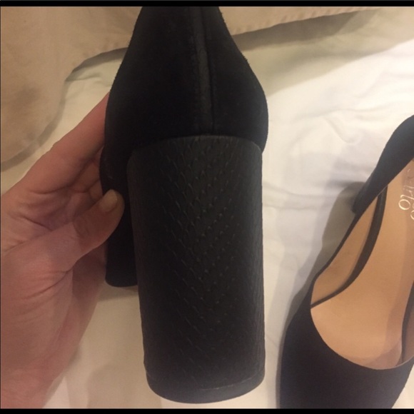 Franco Sarto Black Pumps - Picture 3 of 5